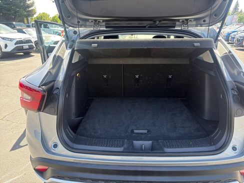 Used 2025 Chevrolet Trax LT FWD image 30