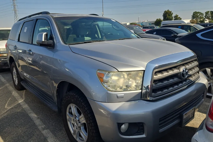 Used 2016 Toyota Sequoia SR5 AWD/4WD image 1