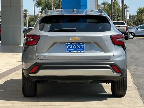 Used 2026 Chevrolet Trax LT FWD image 5