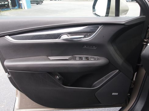 Used 2022 Cadillac XT5 Premium Luxury image 13