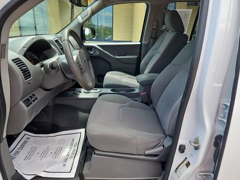 Used 2020 Nissan Frontier SV w/ Midnight Edition Floor Mats AWD/4WD image 10