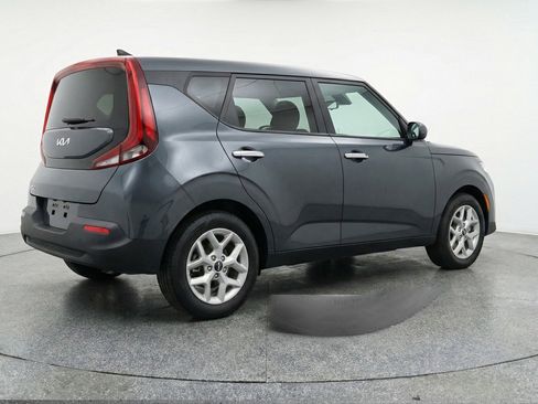 Used 2025 Kia Soul LX w/ LX Technology Package FWD image 9