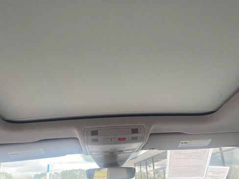 Used 2019 Volkswagen Tiguan SEL Premium image 31