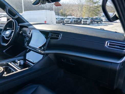 Used 2023 Jeep Wagoneer Series II image 12