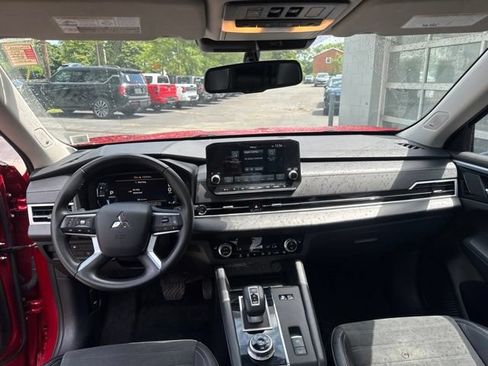 Used 2024 Mitsubishi Outlander 4WD Plug-In Hybrid image 19