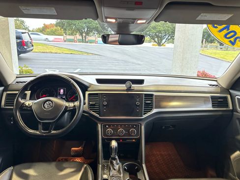 Used 2019 Volkswagen Atlas SE w/ Towing Package image 9