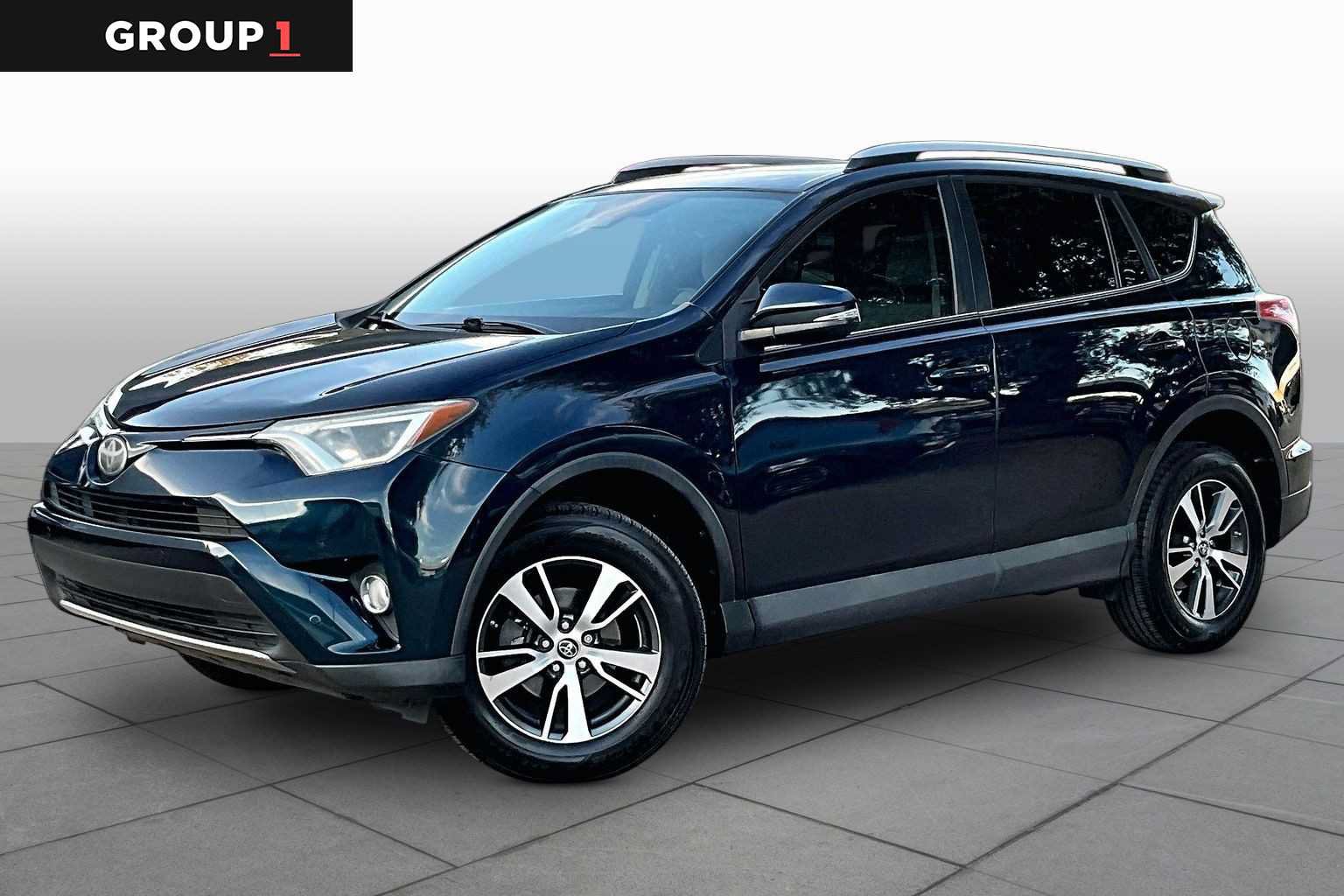 Used 2017 Toyota RAV4 XLE AWD/4WD image 1