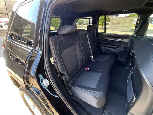 New 2025 Jeep Grand Cherokee Laredo X w/ Luxury Tech Group I image 21