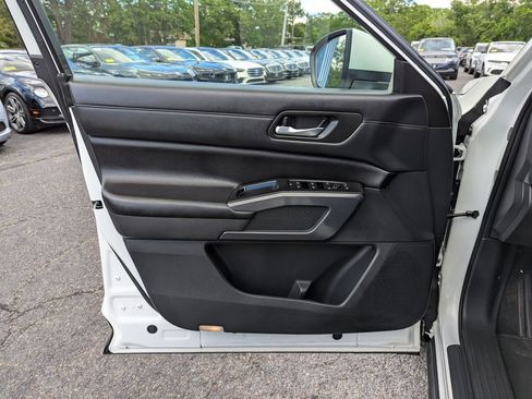 Used 2022 Nissan Pathfinder SL w/ SL Premium Package AWD/4WD image 11