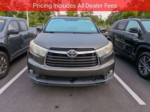 Used 2016 Toyota Highlander XLE FWD image 2