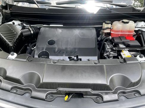 Used 2023 Chevrolet Traverse LT FWD image 11