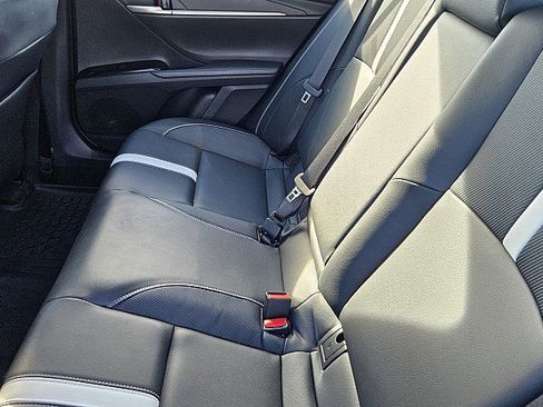 Used 2025 Toyota Camry SE w/ Convenience Package image 7