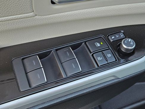 Used 2025 Toyota Sienna Platinum image 15