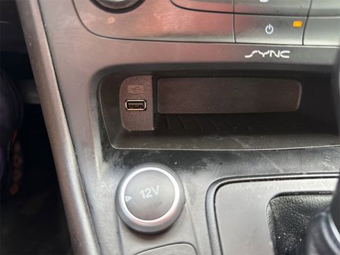 Used 2016 Ford Focus SE w/ SE Sport Package image 30