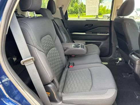 Used 2025 Nissan Pathfinder SV FWD image 14