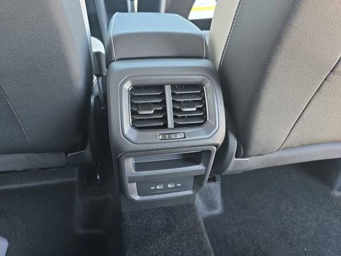 New 2026 Volkswagen Taos SE FWD image 15