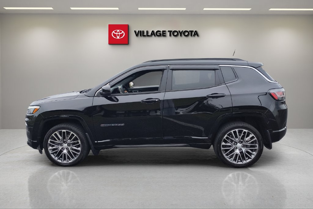 Used 2024 Jeep Compass Limited w/ Elite Group AWD/4WD image 2