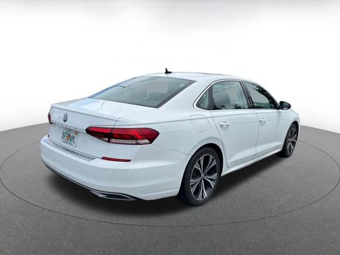 Used 2022 Volkswagen Passat 2.0T SE FWD image 7