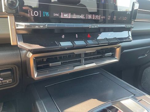 Used 2024 GMC Hummer EV 3X AWD/4WD image 17
