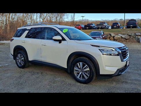 Certified 2024 Nissan Pathfinder SL image 2