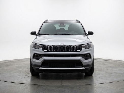 Used 2025 Jeep Compass Limited AWD/4WD image 2