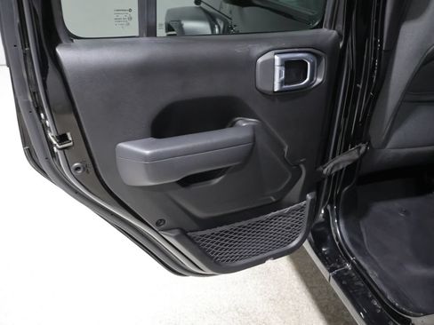 Used 2025 Jeep Wrangler Unlimited Sport AWD/4WD image 16