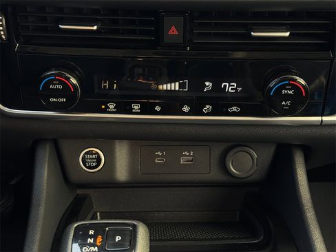 Used 2022 Nissan Rogue SV image 18