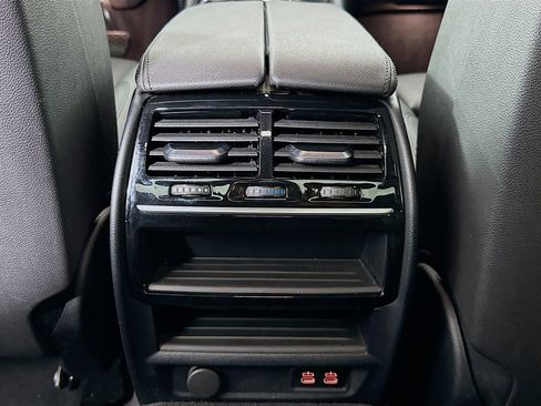 Used 2020 BMW 530e w/ Convenience Package image 26