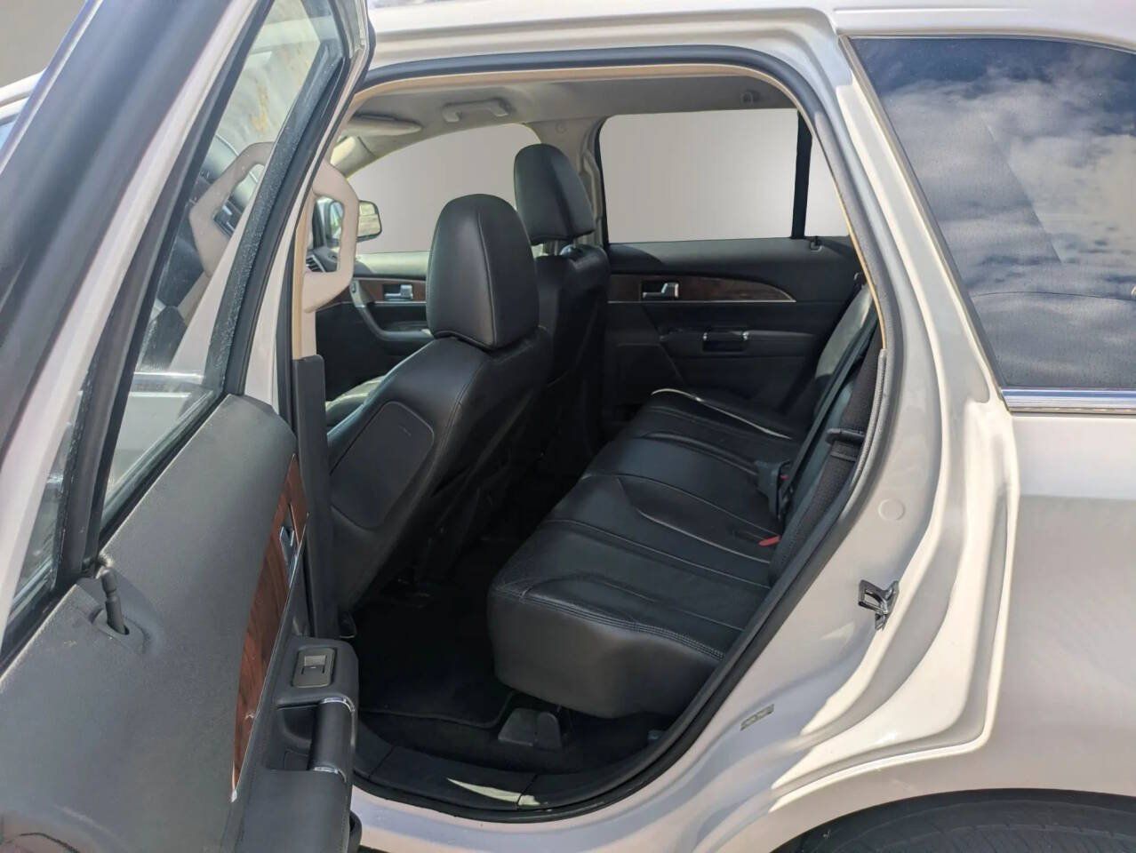 Used 2011 Lincoln MKX 2WD w/ Wood Pkg image 21