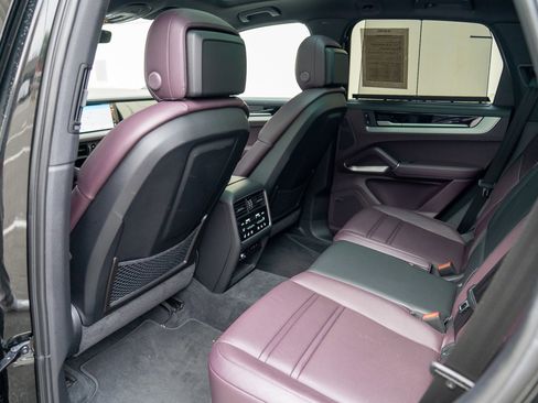 Used 2024 Porsche Cayenne E-Hybrid image 23