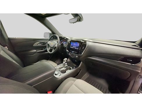 Used 2023 Chevrolet Traverse LT w/ Rear Camera Mirror Package image 17