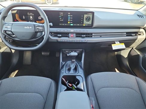 New 2025 Kia K4 LXS image 18