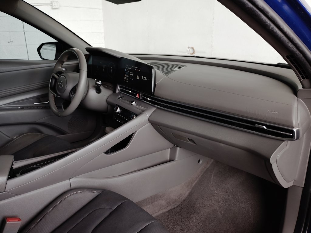 Used 2023 Hyundai Elantra SEL w/ Convenience Package FWD image 11