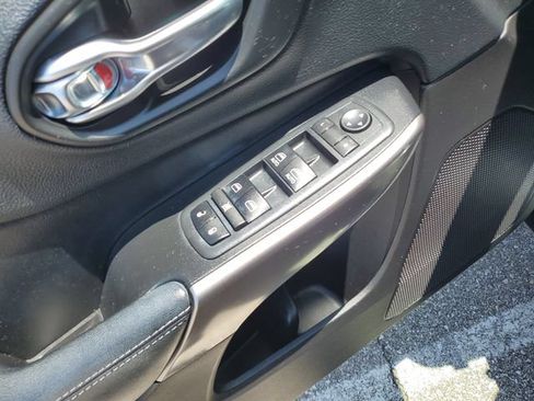 Used 2020 Jeep Cherokee Latitude Plus w/ Cold Weather Group AWD/4WD image 22