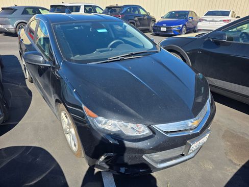 Used 2018 Chevrolet Volt LT image 2