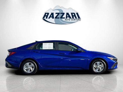 Used 2024 Hyundai Elantra SE FWD image 2