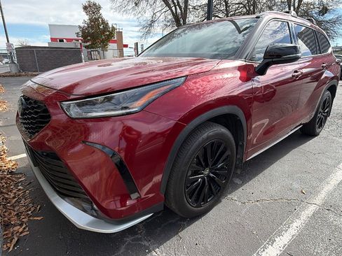 Used 2024 Toyota Highlander XSE image 2