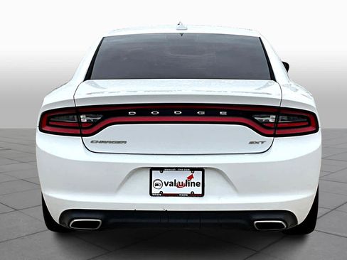 Used 2015 Dodge Charger SXT image 4