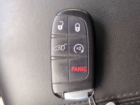 Used 2022 Jeep Grand Cherokee Laredo X image 37