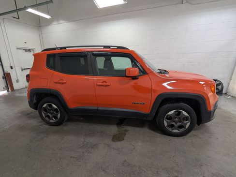 Used 2015 Jeep Renegade Latitude w/ Cold Weather Group II AWD/4WD image 3