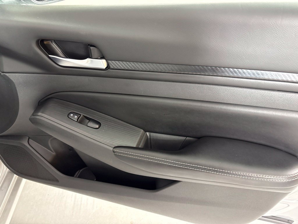 Used 2024 Nissan Altima 2.5 SV FWD image 14