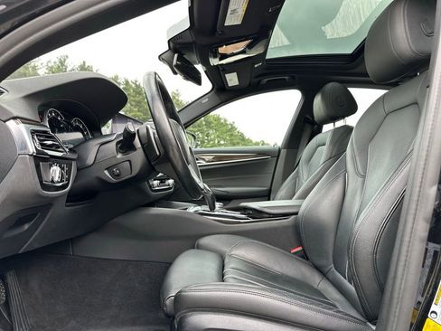 Used 2019 BMW 530i xDrive w/ Convenience Package AWD/4WD image 16