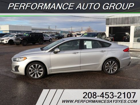 Used 2019 Ford Fusion SE image 4