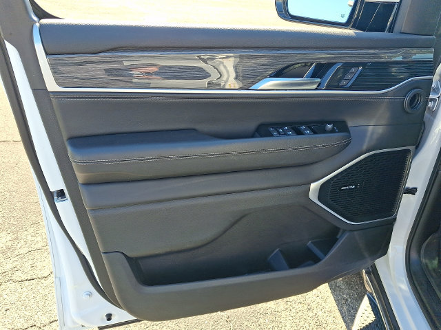 Used 2022 Jeep Wagoneer Series II RWD image 12
