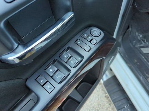 Used 2018 GMC Sierra 1500 SLT image 16