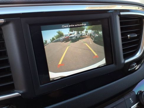 Used 2019 Chrysler Pacifica Touring-L image 20