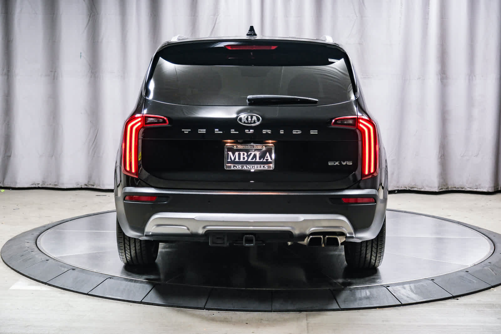 Used 2020 Kia Telluride EX w/ EX Premium Package FWD image 2
