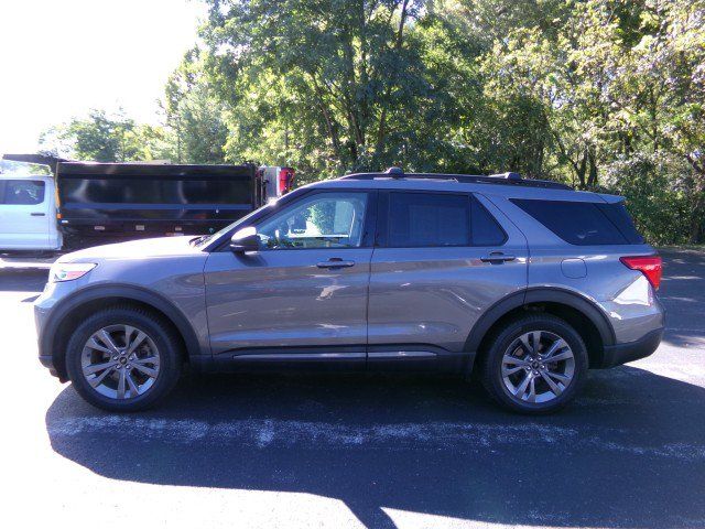 Used 2021 Ford Explorer XLT w/ Equipment Group 202A AWD/4WD image 6