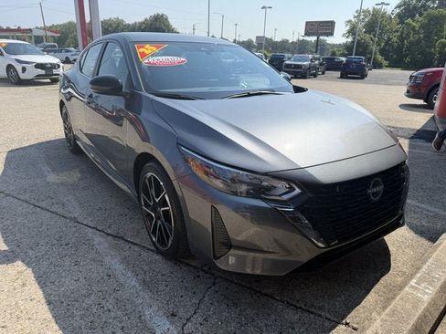 Used 2025 Nissan Sentra SR FWD image 3