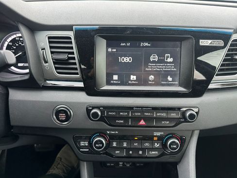 Used 2017 Kia Niro EX FWD image 9
